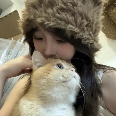 绿衣女子